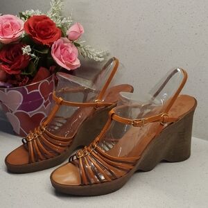FAMOLARE HI-UP Wedge Sandals (sz 8.5)